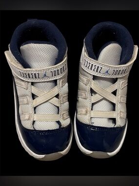 Jordan Kids Navy and White Low-Top Sneakers